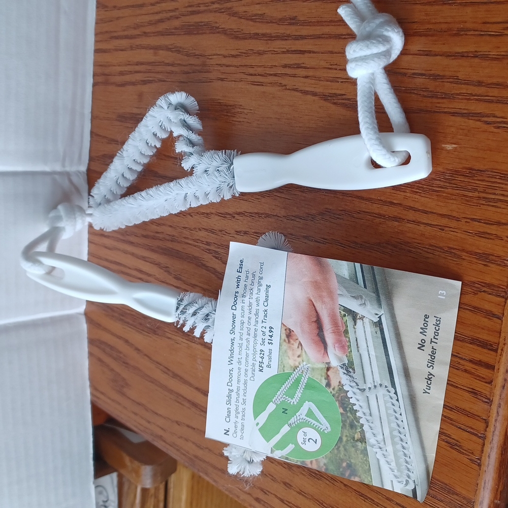 Track cleaning tool - Picture 2 of 3